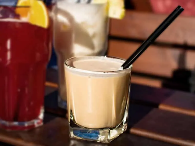 Kermainen luumucocktail